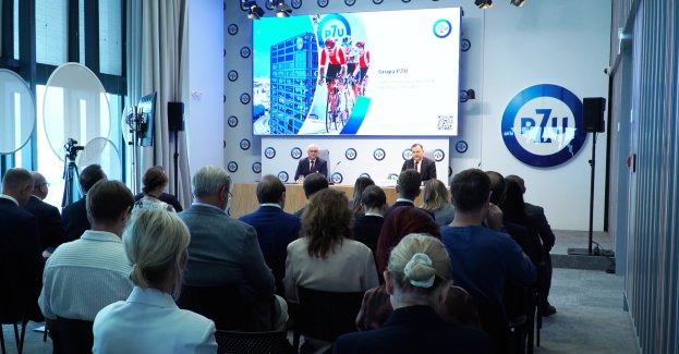 W pierwszym półroczu 2026 roku Grupa PZU zwiększyła przychody z ubezpieczeń do blisko 15,7 mld zł, czyli o 2,8 proc. więcej niż rok wcześniej. Skonsolidowany zysk netto przypisany właścicielom jednostki dominującej wyniósł ok. 3 mld zł. Wzrosty odnotowano przede wszystkim w segmentach ubezpieczeń na życie i zdrowie, a dzięki zdywersyfikowanemu modelowi biznesowemu grupa utrzymuje bardzo silną pozycję kapitałową i konsekwentnie realizuje założenia strategii na lata 2025–2027.